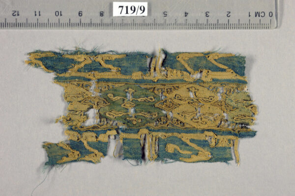 Cave 38, Linen decorated with silk tapestry, swimming birds (ducks?). Photo by Clara Amit and Tzila Sagiv, courtesy of the Israel Antiquities authority