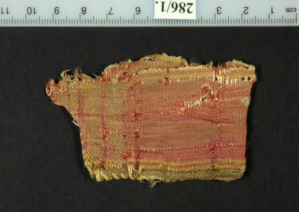 Cave 38, Silk 3/2 twill, a pocket. Photo by Clara Amit and Tzila Sagiv, courtesy of the Israel Antiquities authority