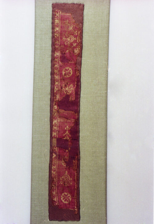 Silk compound weave, 'Avdat. Photo by Clara Amit and Tzila Sagiv, courtesy of the Israel Antiquities authority