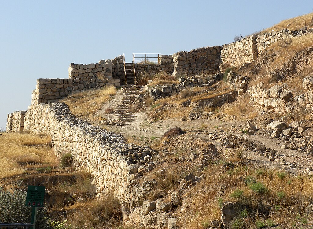 View of Lachish, main gate. Photo by Wilson44691, CC By-SA-3.0