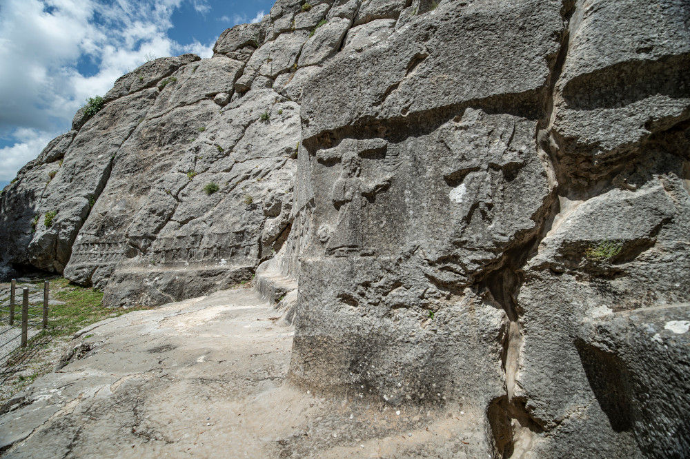 Wall on the western inside of Chamber A with 12 identical gods (Reliefs 1–12) on the far left and Relief 34, the Sun god of the heavens as well as the Moon god (Relief 35) on the right (© Luwian Studies).