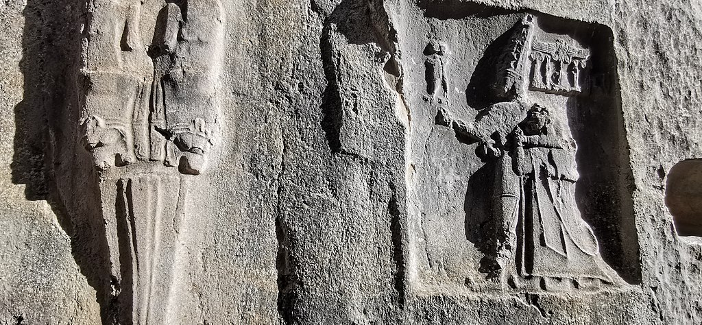 Yazılıkaya, rock relief of King Tuthalija IV. Picture by Murat Özsoy 1958, CC BY-SA.