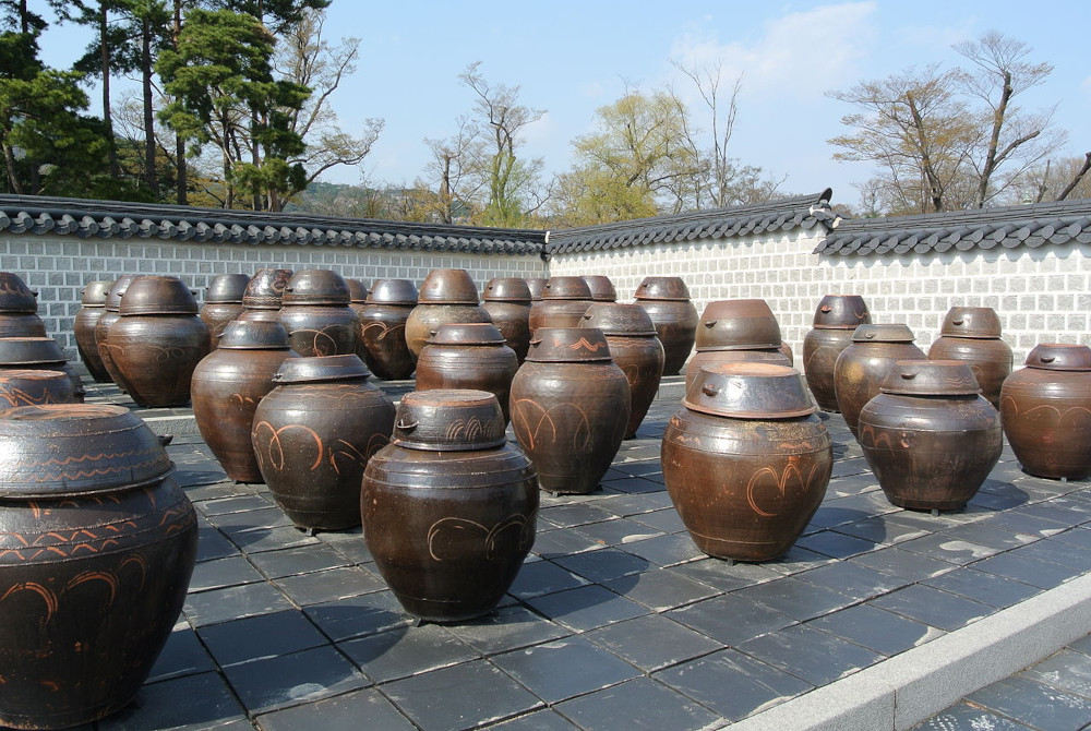 Jangdokdae at Gyeongbok palace, Seoul. Photo by Anbar, CC BY-SA 3.0, via Wikimedia.