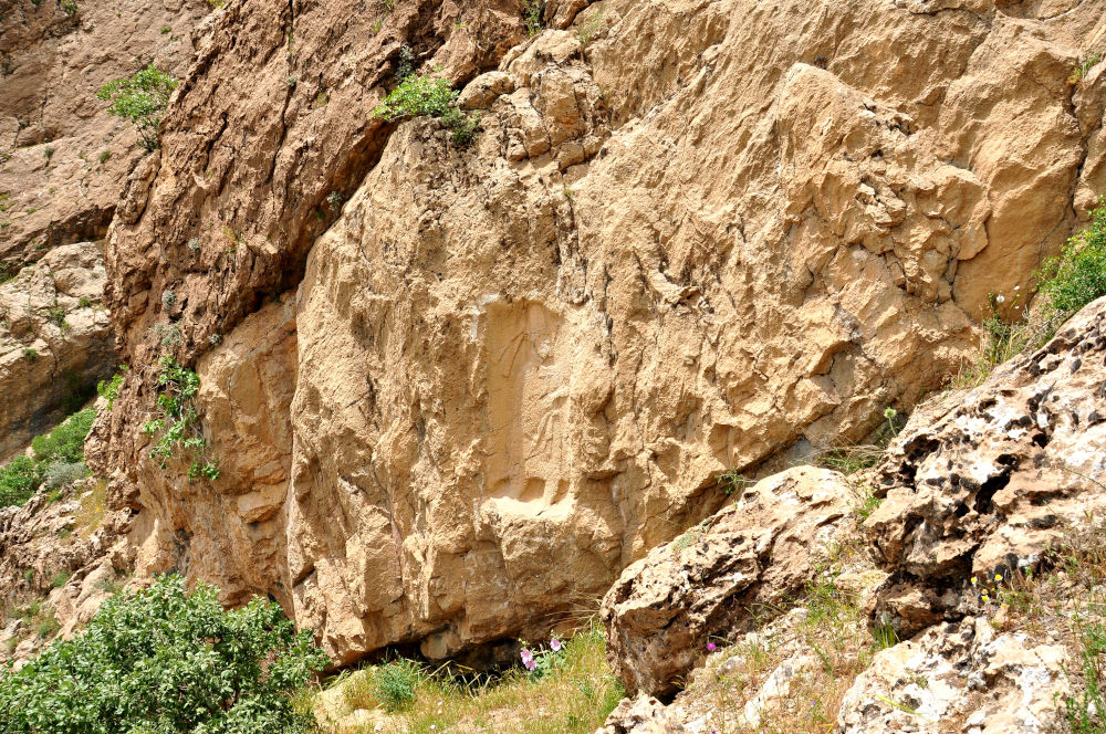 The rock-relief at Merquli, Mt. Piramerd Sulaymaniyah, Iraq. Parthian, 1st century CE. The depicted man is unidentified as there are no cuneiform inscription on or beside the relief; probably, he was a local ruler. Photo courtesy of the author.