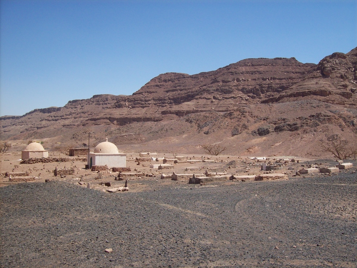 The Bedouin sheikh tomb of Sulieman Abu Khdraa and cemetery in the territory of ‘Aliqat tribe (14th century CE) in Wadi Nasib in centre-southwest Sinai (Taken 24 July 2009 by Sinai Peninsula Research Project).