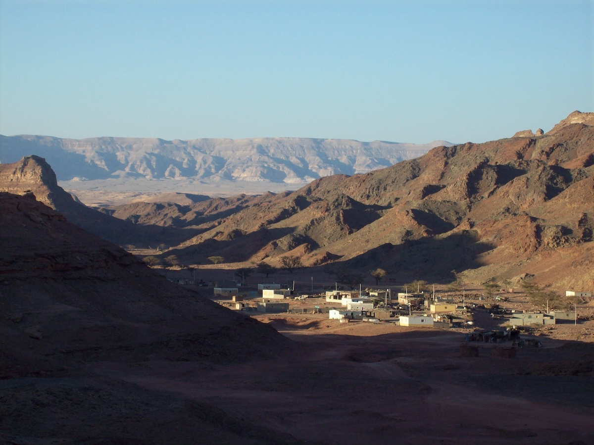 The main Bedouin village of Hamada tribe (pre-Islamic period) in Wadi el-Lahian in centre-southwest Sinai and el-Tih Plateau in the horizon (Taken 30 August 2009 by Sinai Peninsula Research Project).