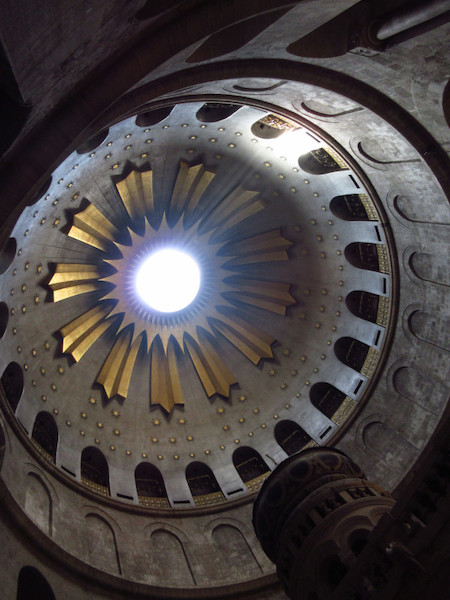 The rotunda and aedicule in the present day Church of the Holy Sepulchre. Image courtesy of the author.