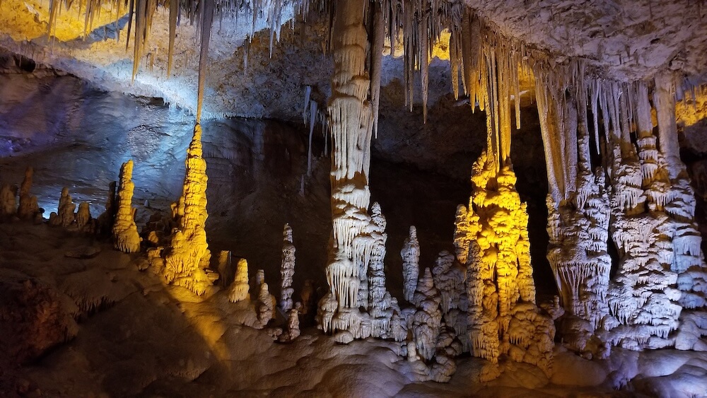 Avshalom Cave, Israel. Photo by Sir_Joseph / Wikimedia Commons. CC BY-SA 3.0.