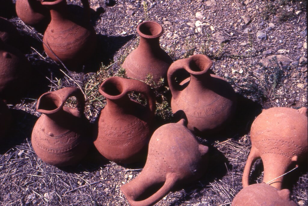 Narrow-necked jugs made in Kornos had incised patterns, two breasts, and three feet. Photo by the Author.