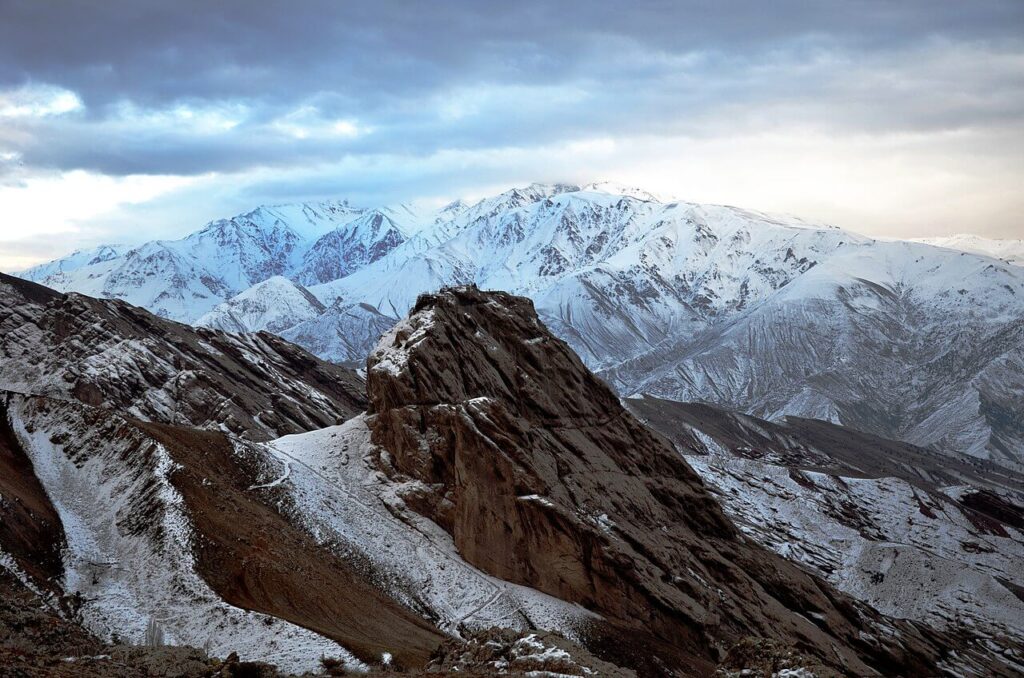 Alamut Castle (Iran, Qazvin Province) , which served as headquarters of the Nizarites (Assassins) from the 11th to the 13th century until the area was taken over by Hulagu Khan. Photo by Alireza Javaheri via Wikiimedia Commons. CC By 3.0 DEED