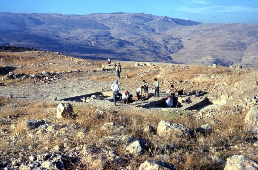 Excavations at Busayra in 1971 (Photo: P. Bienkowski)