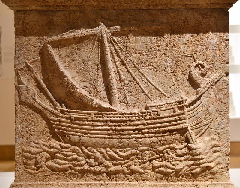 Fig. 9: Depiction of a ship on a 2nd-century sarcophagus from Sidon. Beirut National Museum. Photo: Public Domain; CC0 1.0).