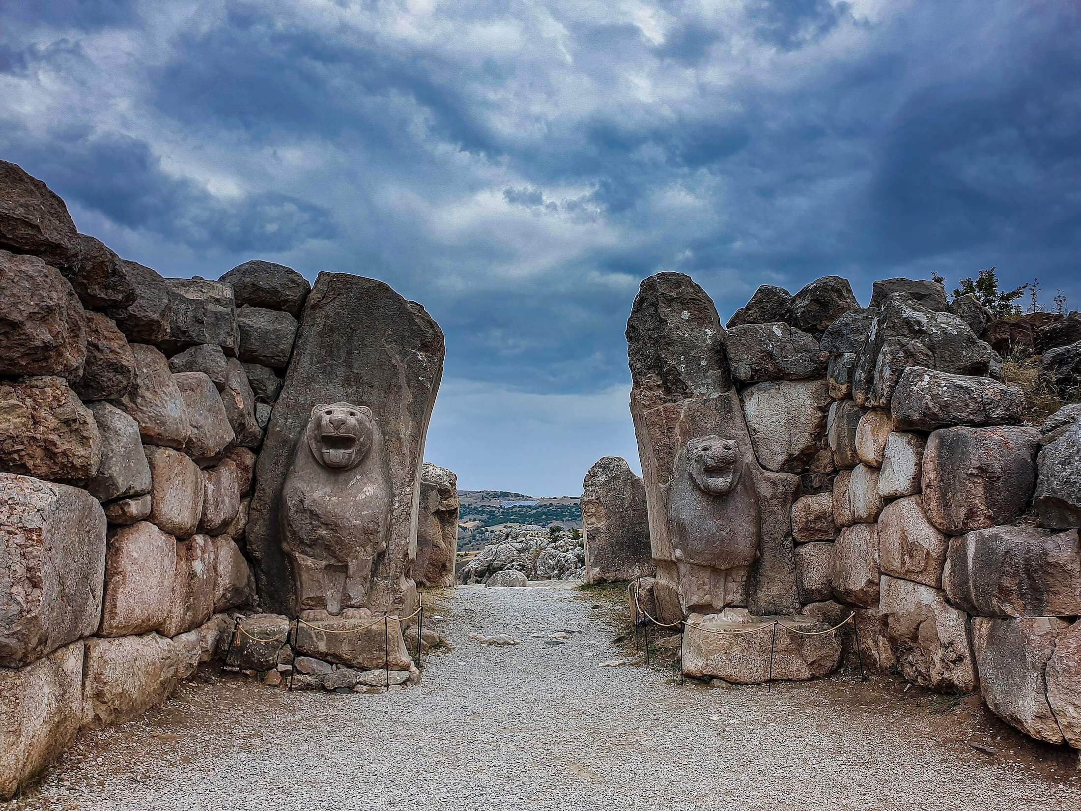 Lion Gate, Hattusa, early 14th century BCE. (KapuskaCoFabli / Wikimedia Commons)