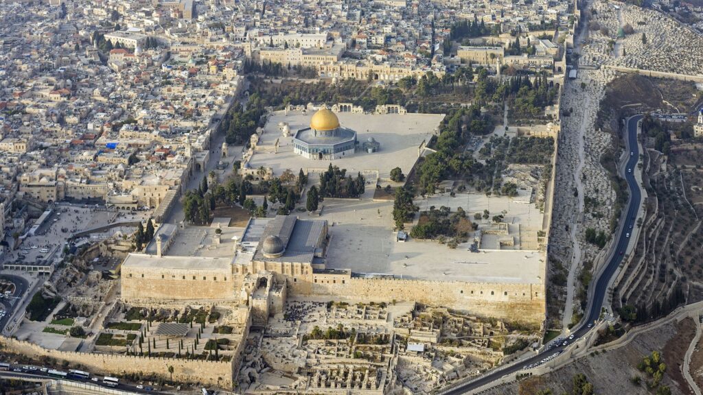 The Temple Mount / Haram al-Sharif (Wikimedia commons).