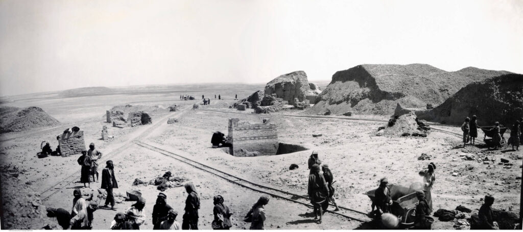 The remains of the Ishtar Gate’s two older construction phases at the time the excavation began, Babylon 1902 (Staatliche Museen zu Berlin – Vorderasiatisches Museum, Deutsche Orient-Gesellschaft, photographer unknown).