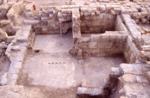 Fig. 12: Complex of four Fatimid-period grain bins in Caesarea. Photo by Zaraza Friedmann.