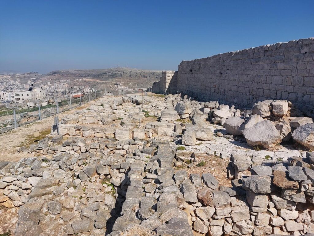 The site of the biblical ‘Twelve Stones’ next to the Hellenistic western precinct wall, Mount Gerizim. (Photo by M. van den Berg)