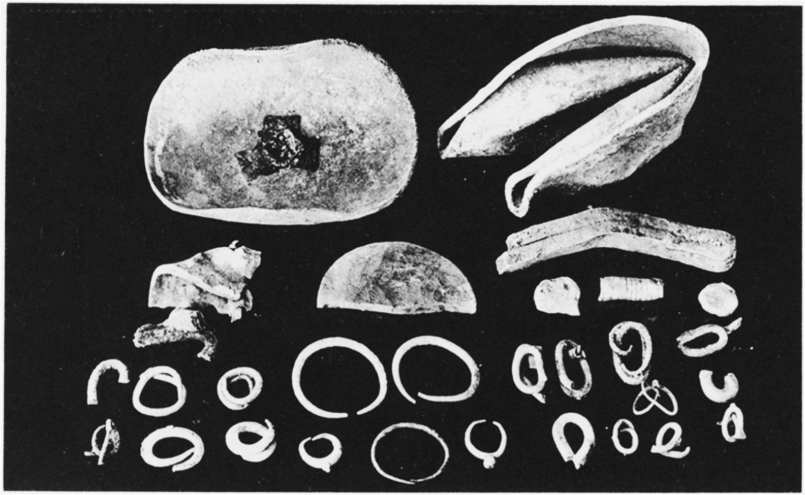 Silver objects from a hoard from Ugarit, dating to the time of its destruction in the early twelfth century BCE (after Schaeffer 1932, pl. 16.1, courtesy of Ifpo)