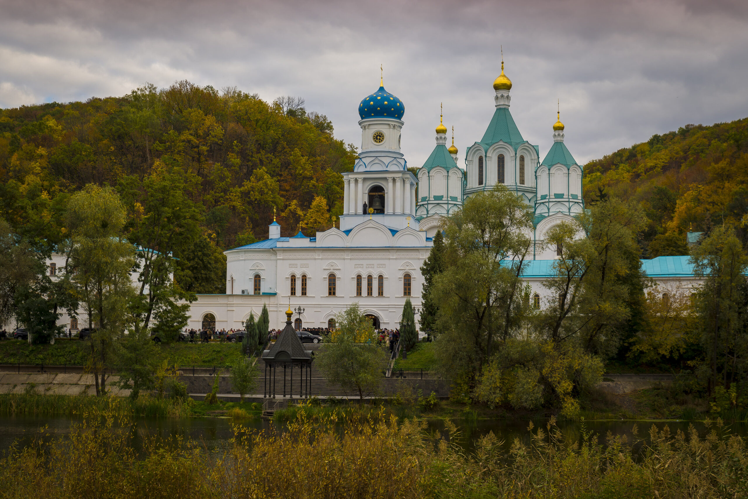 The Sviato-Pokrovska Church of the Lavra.Photo by Konstantin Brizhnichenko via Wikimedia Commons. CC BY-SA 4.0.