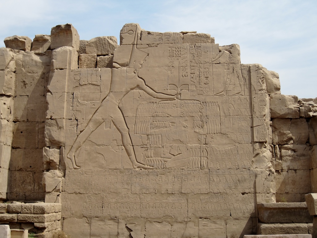 Relief in the Karnak Temple, showing Thutmosis III slaying Canaanite captives from the Battle of Megiddo. Photo: Olaf Tausch via Wikimedia Commons, CC-By-3.0 DEED.