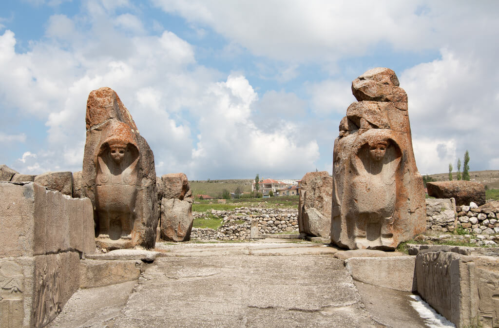 Alaca Hoyuk's Sphinx Gate. Photo by Bernard Gagnon (CC BY-SA 3.0)