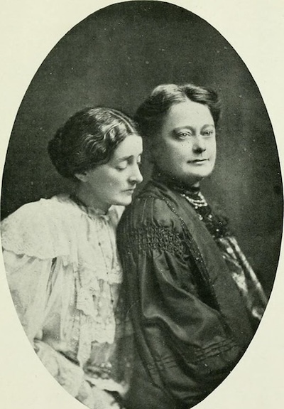 Maggie Benson (right) and Nettie Gourlay (left), 1906 (Public domain).