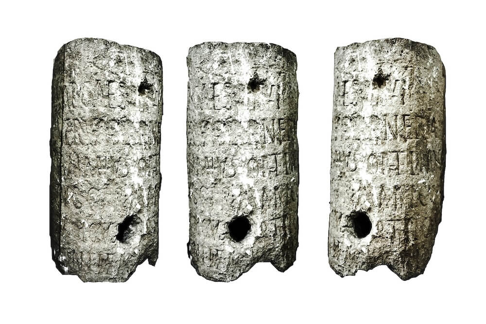 Composed image of the milestone from Karsi, northern Iraq, rediscovered by the author in the Erbil Museum of Civilization (Iraqi Kurdistan). Photo and graphic elaboration by R. Palermo.