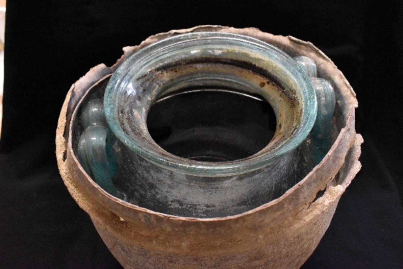 Wine in a glass urn from a tomb in Carmona. Image by Juan Manuel Román