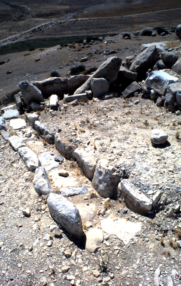 Photo of possible gate shrine at Mudayna Thamad. (Courtesy Wadi ath-Thama Project)