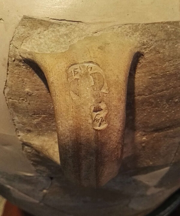 LMLK jar handle impression (writing is upside-down). At Eretz Israel Museum, Tel Aviv. Photo by Bukvoed, CC BY-SA