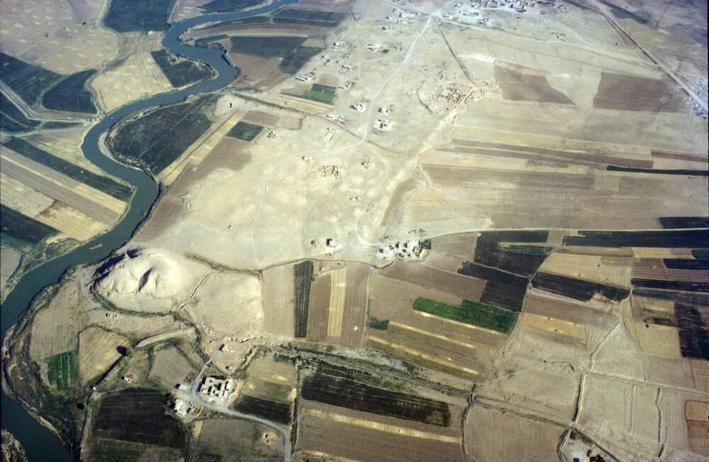 Aerial photograph of the site of Dur-Katlimmu (modern Tell Sheikh Hamad). Courtesy of Hartmut Kuehne, The Tell Sheikh Hamad Archive, Free University of Berlin.