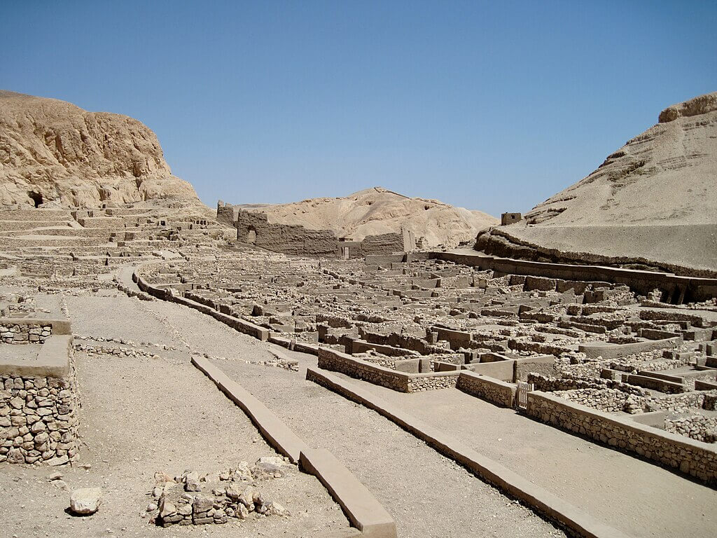 View of the ancient site of Deir el-Medina from the Southwest. Photo by Olaf Tausch, CC-By-SA 3.0
