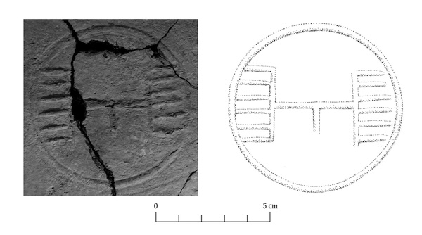 Detail of the mark on the bottom of bowl F 4718. Photo by the Author; drawing by G. Merlatti.