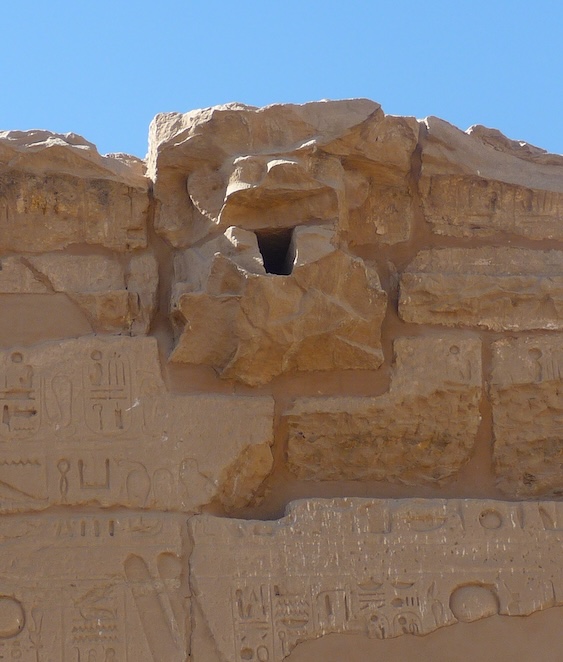 Gargoyle in the temple of Karnak (photos: H. Köpp-Junk)