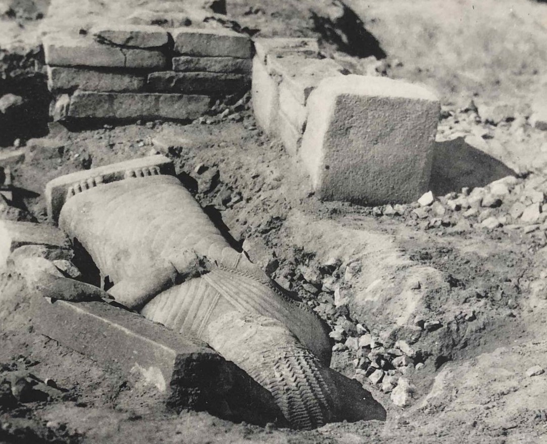 A king of Malatya found buried in a tomb before the city gate (Delaporte, Fouilles de Malatya I, Pl. 26 (1940).