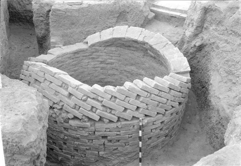Tell Asmar, Northern Palace drainage system, arched brick drain below street in F15. Oriental Institute, University of Chicago, Diyala Archaeological Database, Creative Commons Attribution-NonCommercial-NoDerivs 3.0 Unported License.