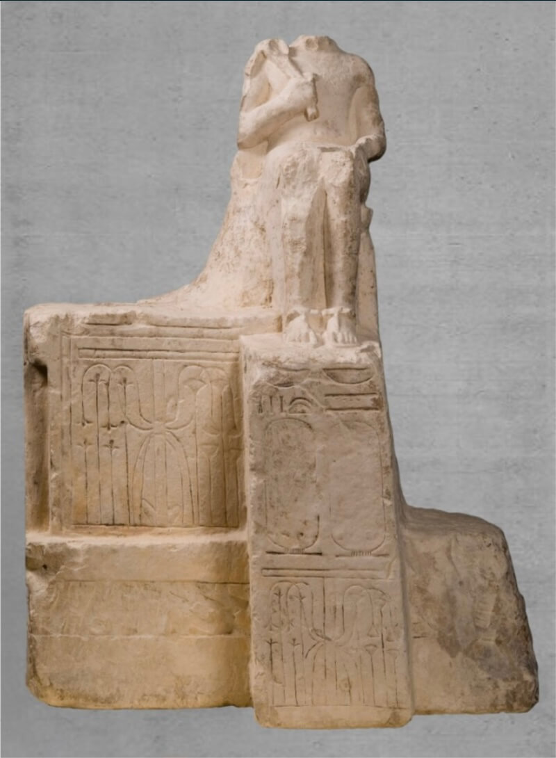 Damaged statue of king Siptah as a child sitting on the lap of an unknown ruler whose figure has been removed, c. 1210/00 BC. Staatliches Museum Ägyptischer Kunst München Gl 122. Photo by Marianne Franke, CC BY-NC-ND 4.0.