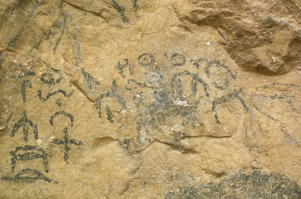 Inscription from a cave near Tawi Atair in Oman (KMG 120-126). Photo by Geraldine King, © Michael C.A. Macdonald.
