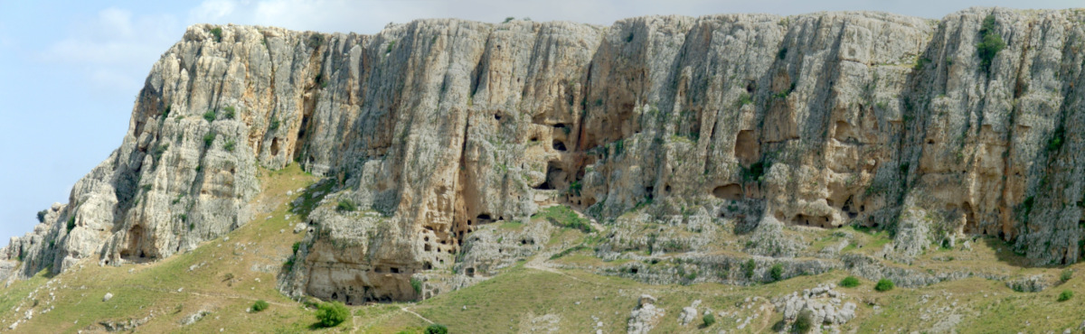 Mount Arbel, cliff shelters. Photo courtesy Yinon Shivtiel.