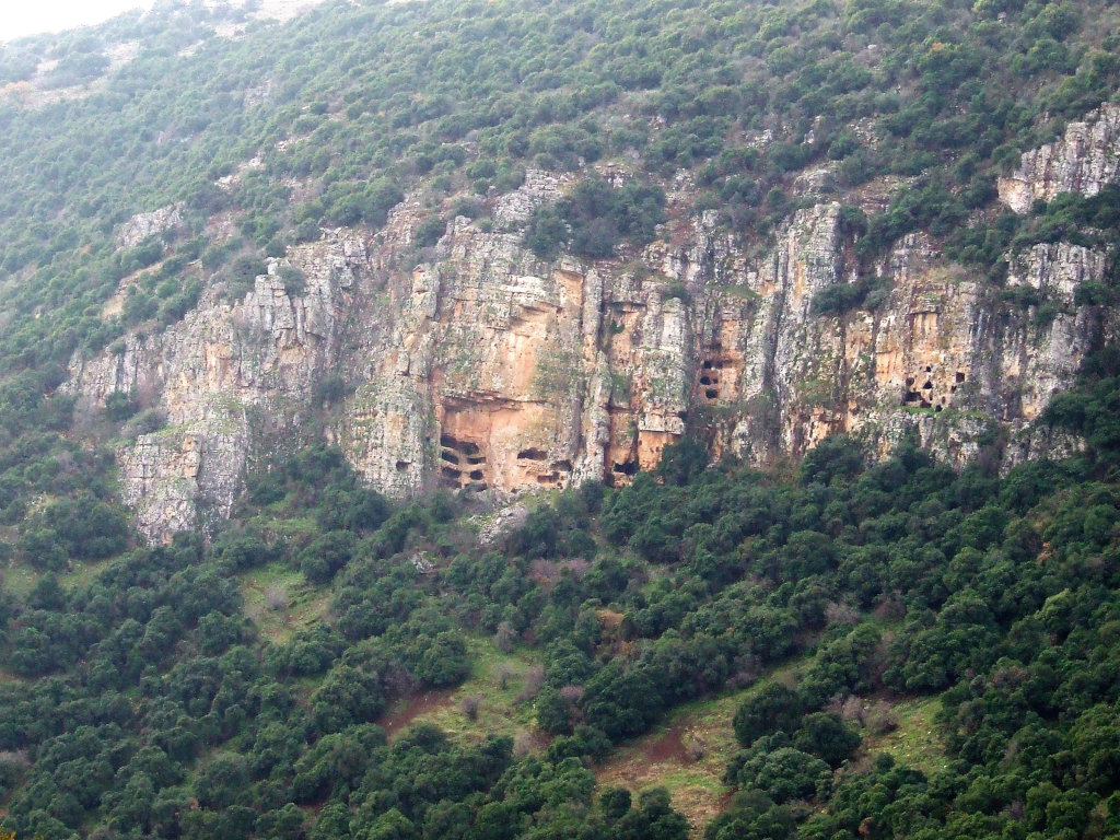 Mount Eviatar, cliff shelters. Photo courtesy Yinon Shivtiel.