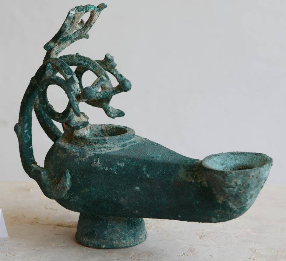 Byzantine bronze lamp from Jericho excavations. Courtesy of the Institute of Archaeology RAS, Moscow.