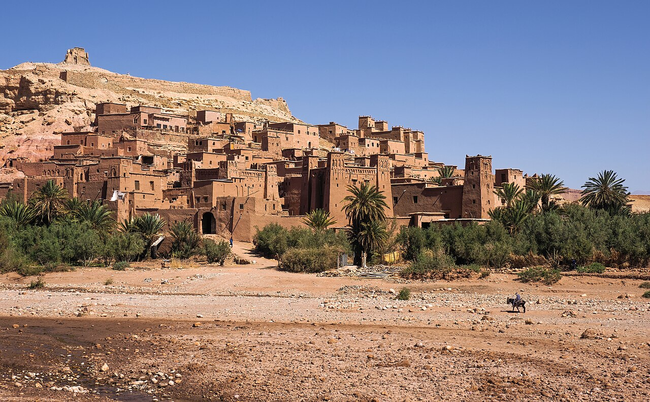 Mudbrick structures at Ksar Aït Behaddou, Morocco. Photo by Petar Milošević, CC By-SA 4.0.