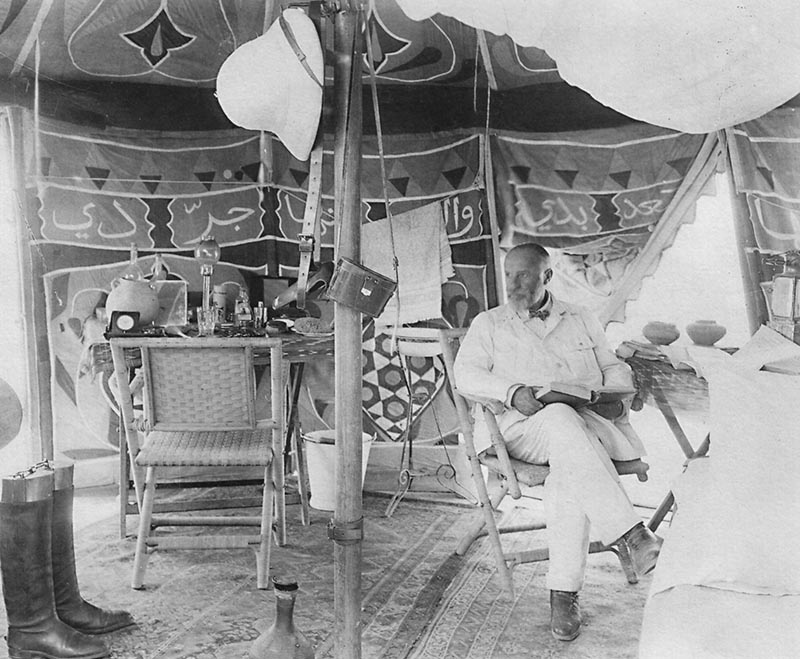 Max von Oppenheim (1860–1946) in his tent, Tell Halaf 1929 (© Max Freiherr von Oppenheim Foundation, Cologne)
