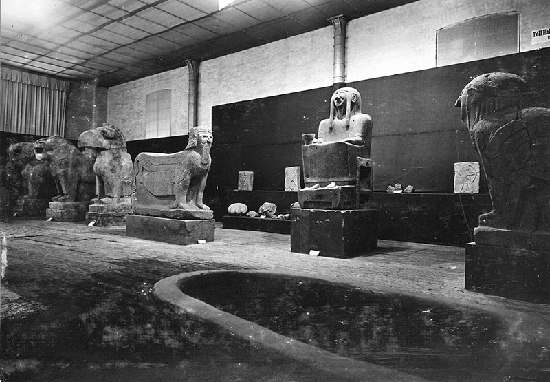 Main room of the Tell Halaf Museum in Berlin-Charlottenburg 1930 (© Max Freiherr von Oppenheim Foundation, Cologne)