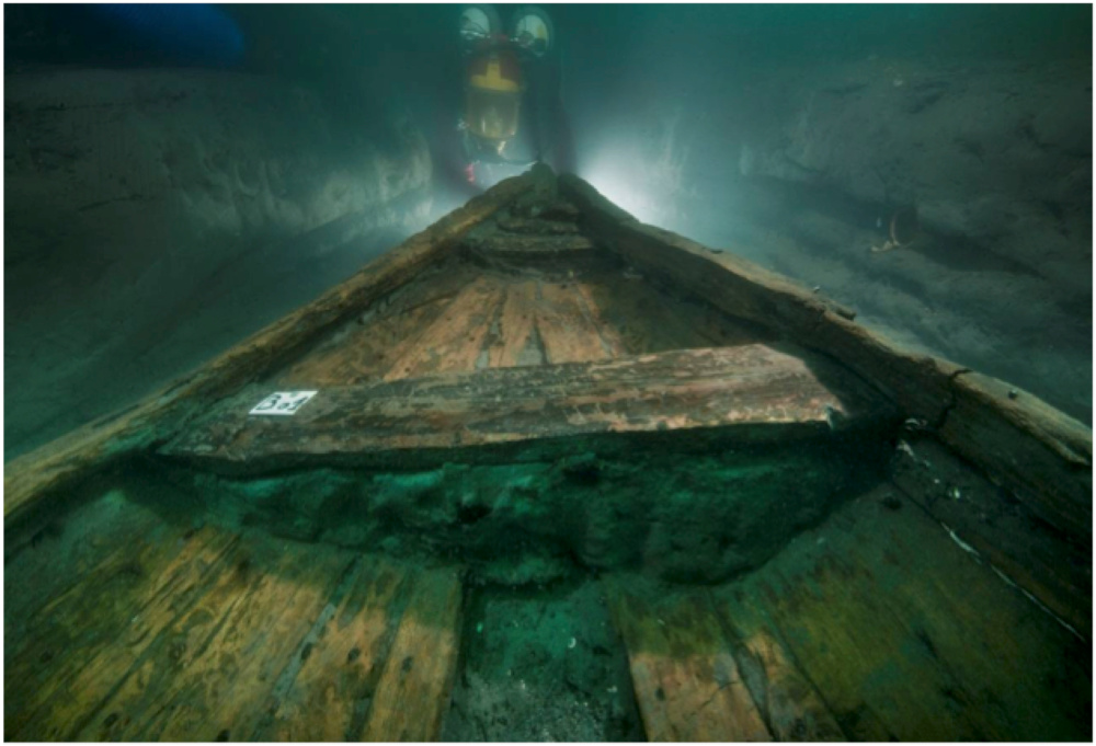The bow end of ship 11 showing the hole where a piece of the keel has been carefully removed (Photograph Christoph Gerigk © Franck Goddio/Hilti Foundation)
