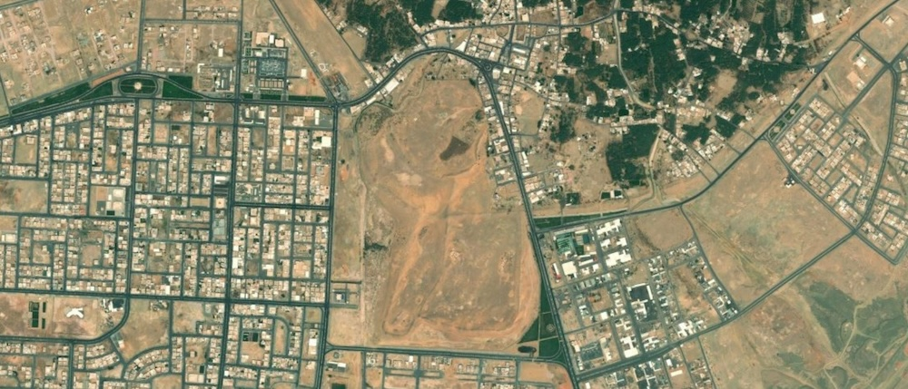 Bing Map satellite view of the old quarter of Tayma, now surrounded by the modern town. The old city’s walls are still visible. © 2020 Microsoft