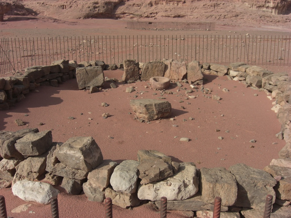 Open-air shrine at Timna smelting Site 2. Notice the altar in the center and the standing stones at the back. © J.M. Tebes