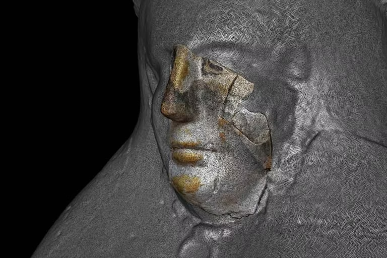 The 3D scan of a mask fragment matches up with the scan of a different well-preserved mask. Image by Carlo Rindi Nuzzolo.