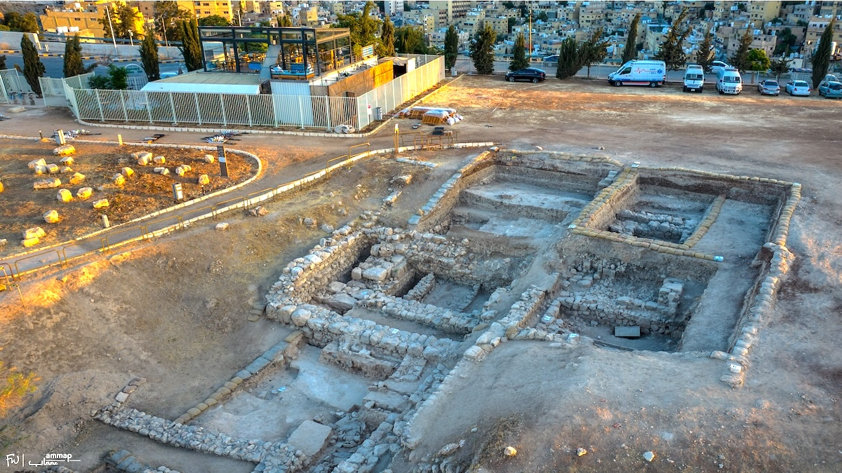 View of the excavation area, including remains of a monumental building thought to date to the 7th century BCE. ©Amman Archaeological Project (Münster University, DAI, Felix Wolter)