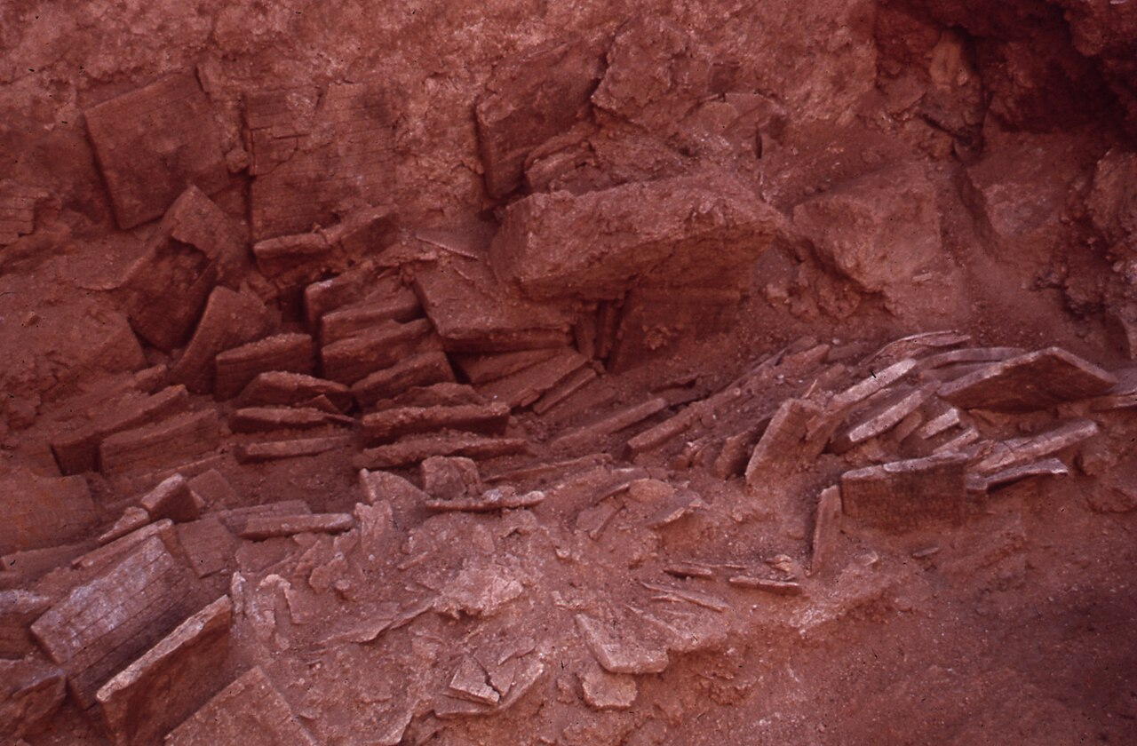Palatial archives of Ebla Palace G (Syria), discovered during excavations in 1974-1975. Photo: Moshe Marlin Levin /Meitar Collection / National Library of Israel / The Pritzker Family National Photography Collection / CC BY 4.0.